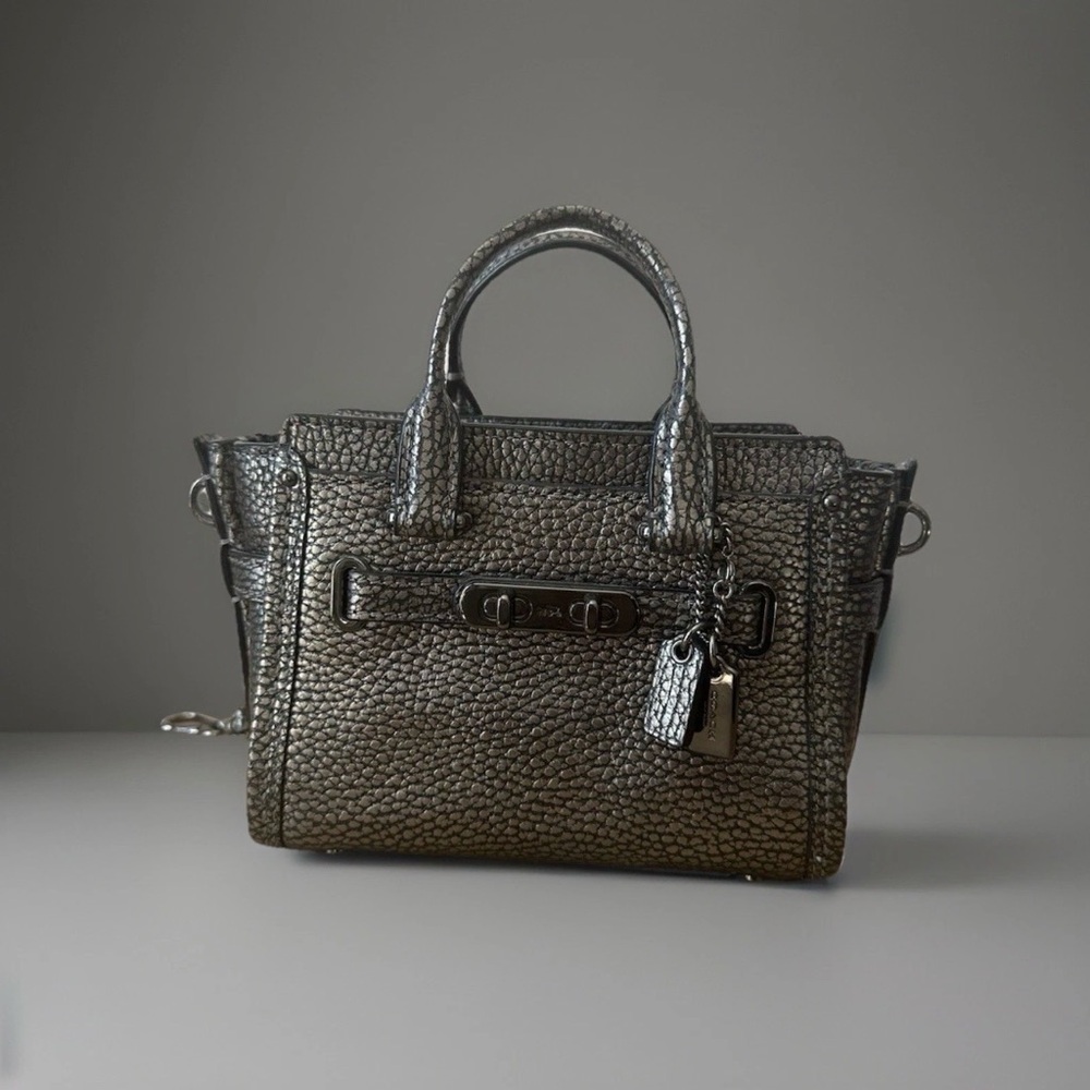 ⭐️ Coach Metallic Mini Swagger 15 - Picture 1 of 8
